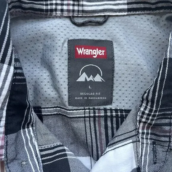 Wrangler Men Large Black Plaid Outdoor Short Sleeve Shirt with UPF 40 Protection - Picture 2 of 14